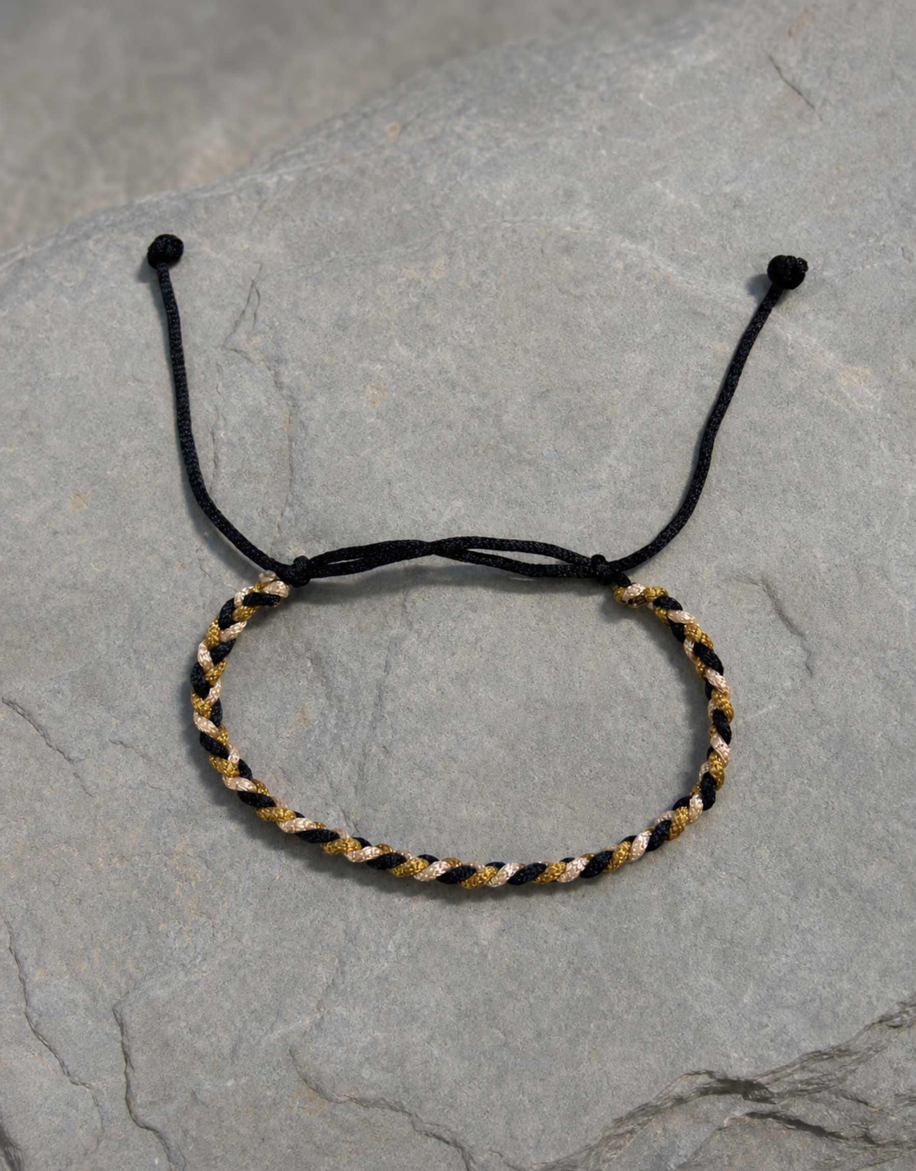 Zari gold macrame bracelet